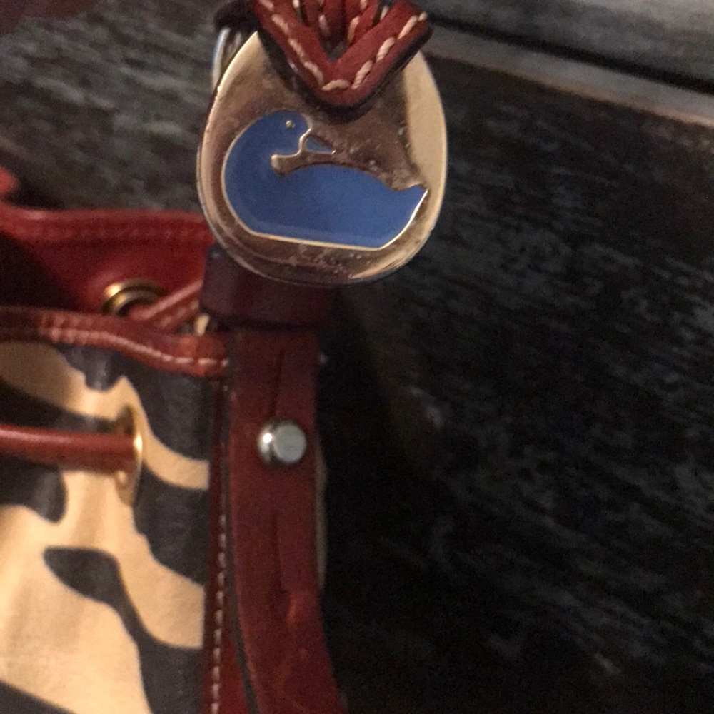 🌹Dooney and Bourke drawstring handbag🌹 - Picture 3 of 8